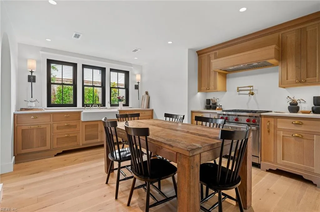 Virginia Beach, Virginia 23451, United States, 4 Bedrooms Bedrooms, ,3 BathroomsBathrooms,Residential,Active,173379