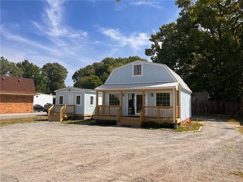 Photo of 12468 Warwick Boulevard, Newport News, VA 23606 (MLS # 10631174)