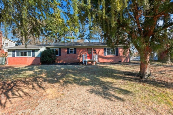 30 MEADOWBROOK DR, HAMPTON, VA 23666 - Image 2033807acb4e9ef8c50d366d1c8ec18f/1211860886