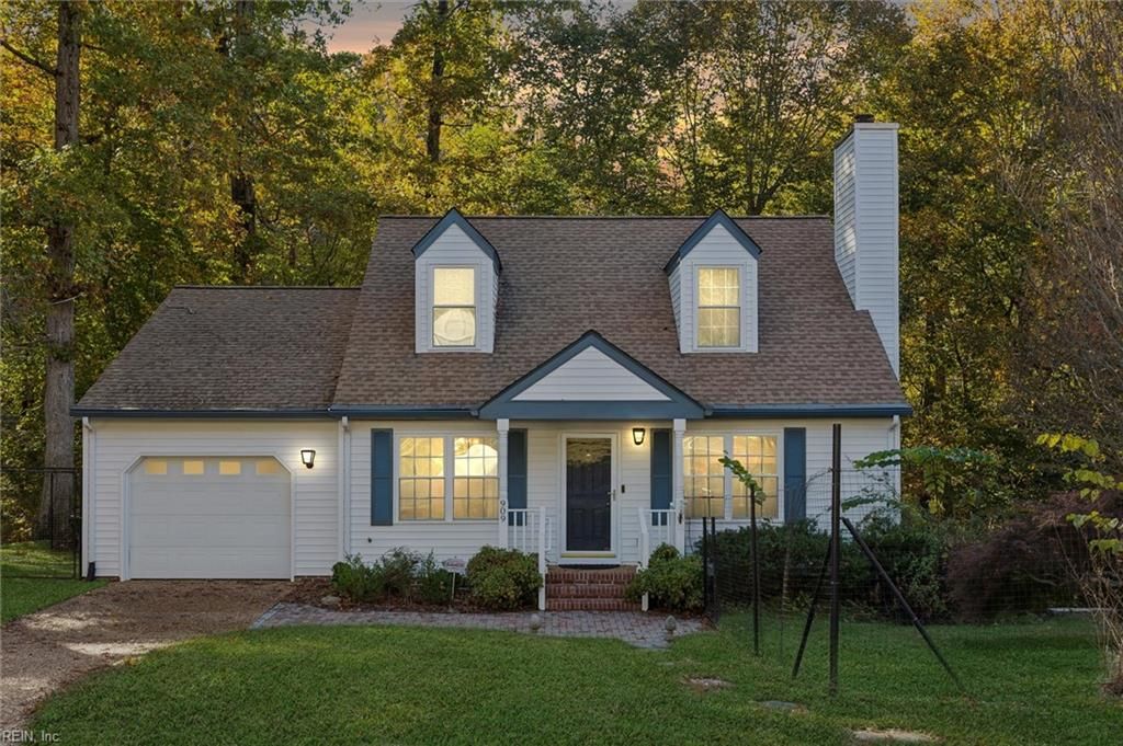 Photo of 909 Colonial Avenue, Williamsburg, VA 23185 (MLS # 10608077)