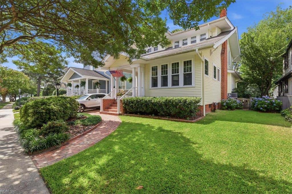 Photo of 1027 Cambridge Crescent, Norfolk, VA 23508 (MLS # 10641429)