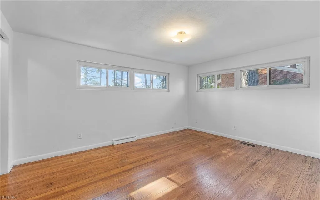 Norfolk, Virginia 23502, United States, 3 Bedrooms Bedrooms, ,3 BathroomsBathrooms,Residential,Pending,8594