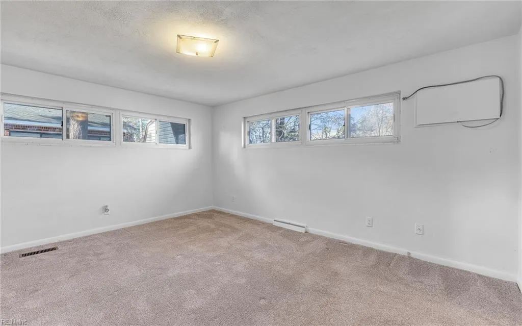 Norfolk, Virginia 23502, United States, 3 Bedrooms Bedrooms, ,3 BathroomsBathrooms,Residential,Pending,8594