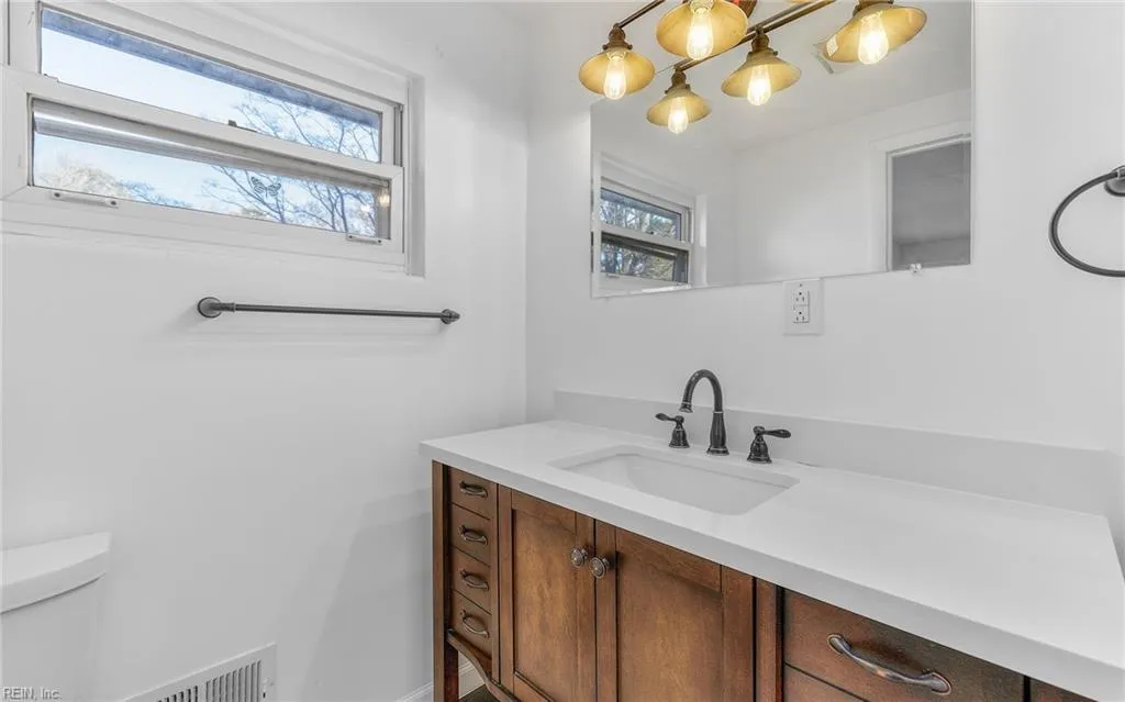 Norfolk, Virginia 23502, United States, 3 Bedrooms Bedrooms, ,3 BathroomsBathrooms,Residential,Pending,8594