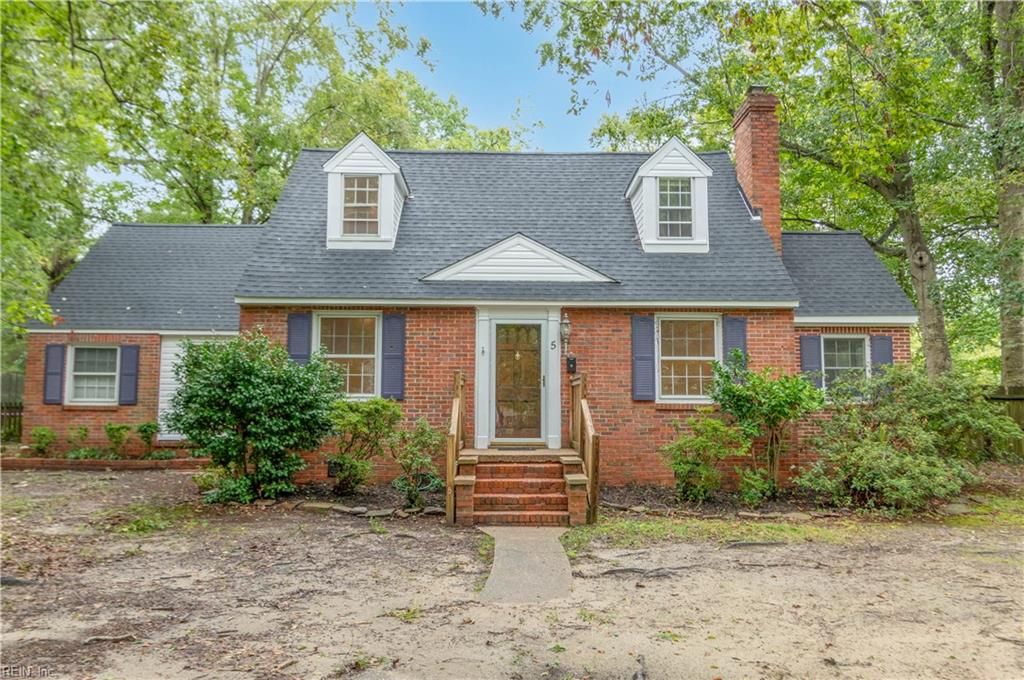 Photo of 5 White Oak Drive, Newport News, VA 23601 (MLS # 10631443)