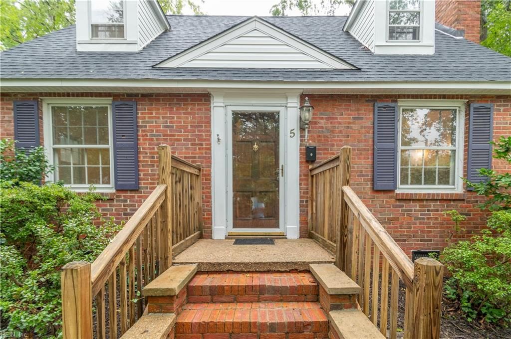 Photo of 5 White Oak Drive, Newport News, VA 23601 (MLS # 10631443)