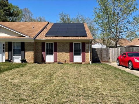 Photo of 420 Cobblewood Bend, Chesapeake, VA 23320 (MLS # 10629358)