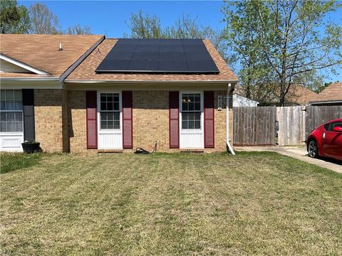 Photo of 420 Cobblewood Bend, Chesapeake, VA 23320 (MLS # 10629358)