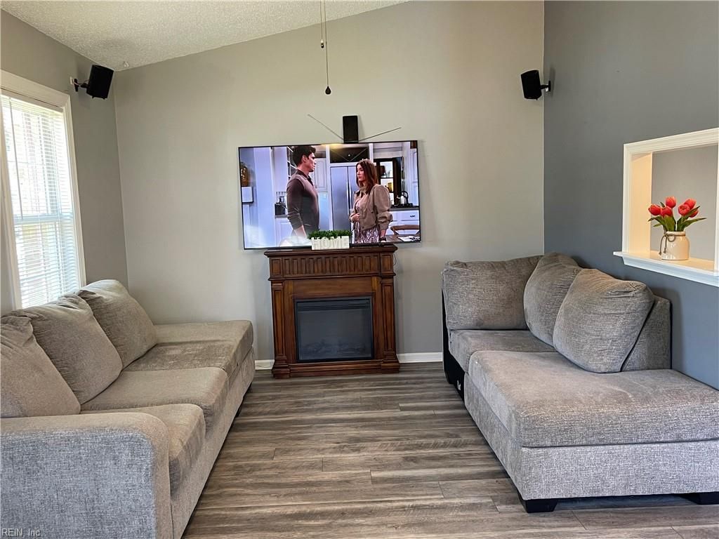 Photo of 420 Cobblewood Bend, Chesapeake, VA 23320 (MLS # 10629358)