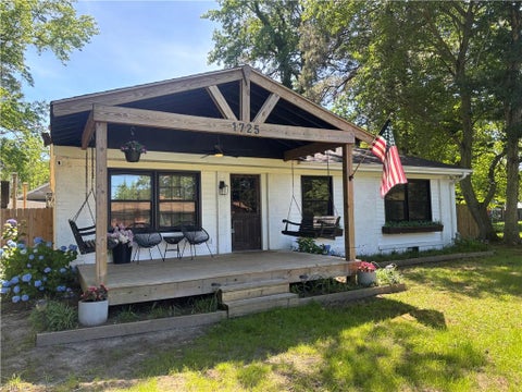 Photo of 1725 Pike Street, Suffolk, VA 23433 (MLS # 10638703)