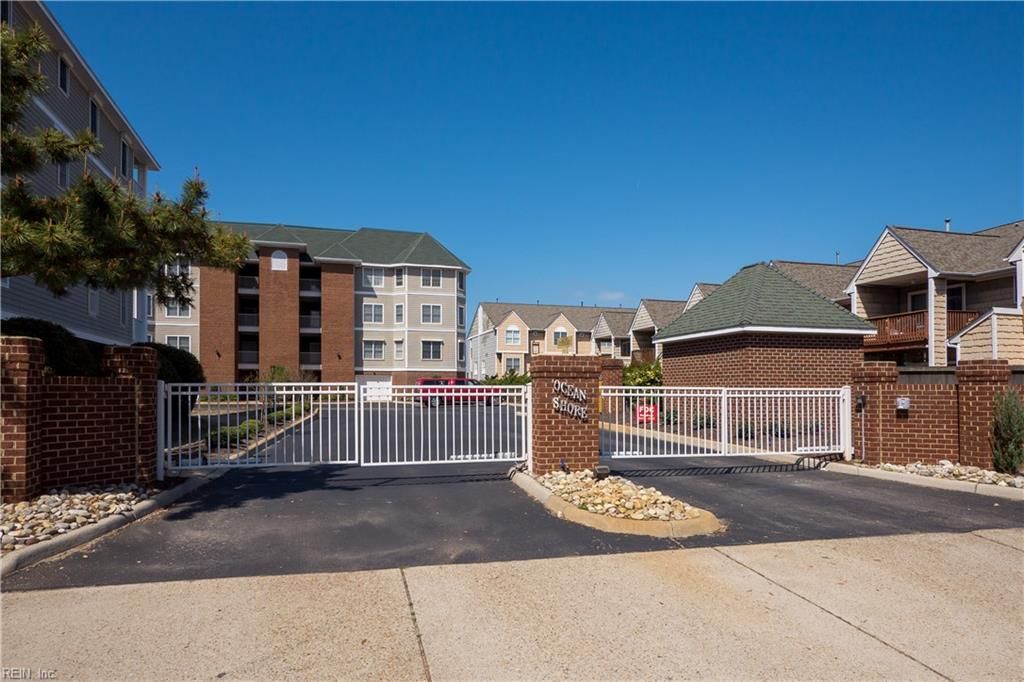 Photo of 2421 Ocean Shore Crescent #403, Virginia Beach, VA 23451 (MLS # 10615838)