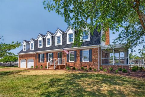 Photo of 7 Carmines Court, Poquoson, VA 23662 (MLS # 10635826)