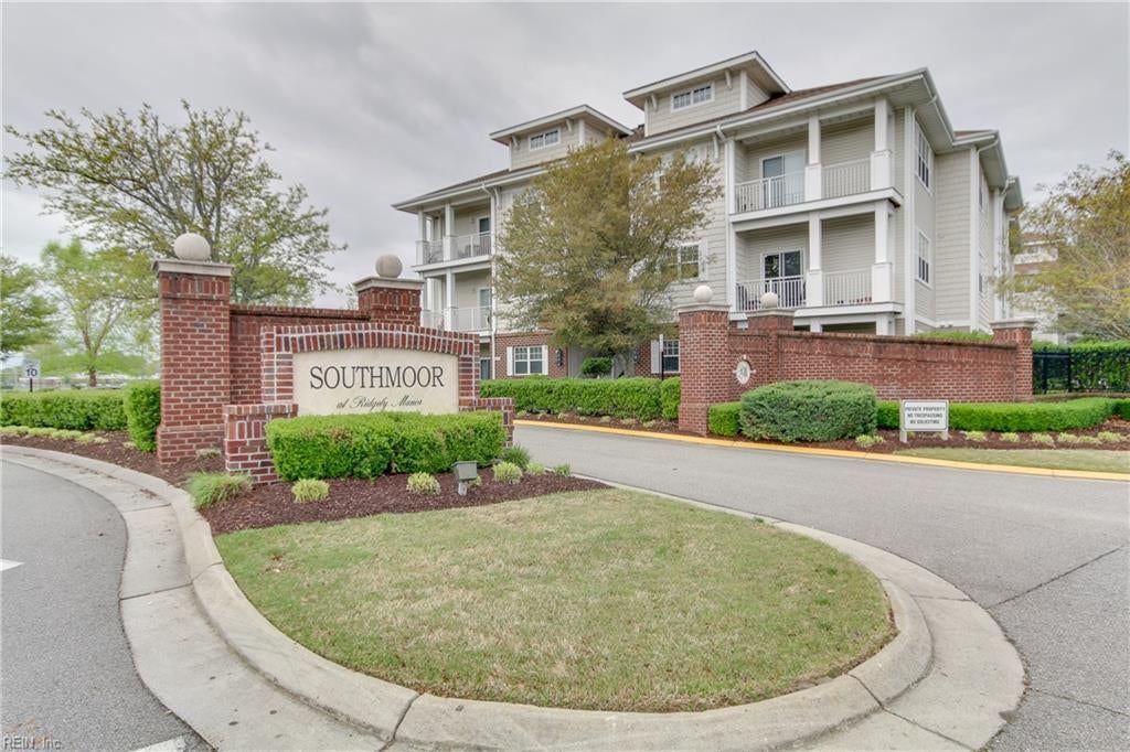 Photo of 912 Southmoor Drive #202, Virginia Beach, VA 23455 (MLS # 10640646)