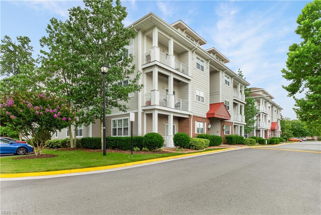 Photo of 912 Southmoor Drive #202, Virginia Beach, VA 23455 (MLS # 10640646)