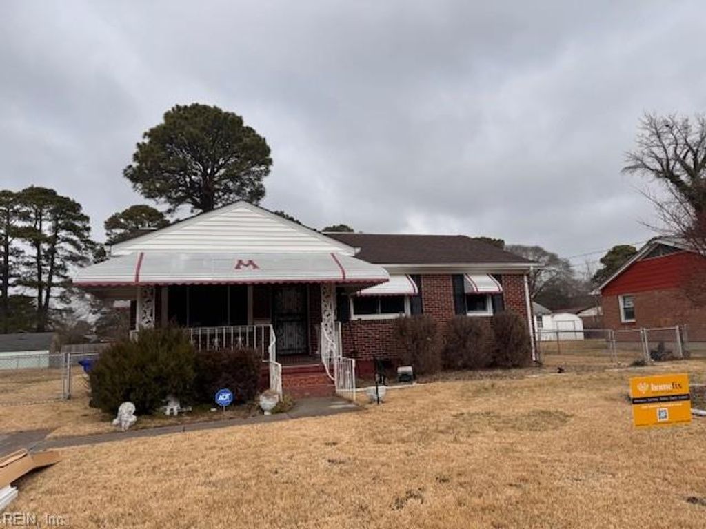 Photo of 916 Warfield Drive, Portsmouth, VA 23701 (MLS # 10619726)