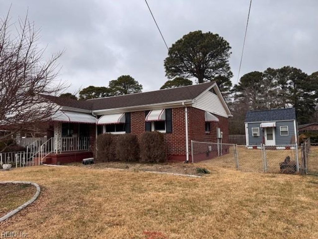 Photo of 916 Warfield Drive, Portsmouth, VA 23701 (MLS # 10619726)