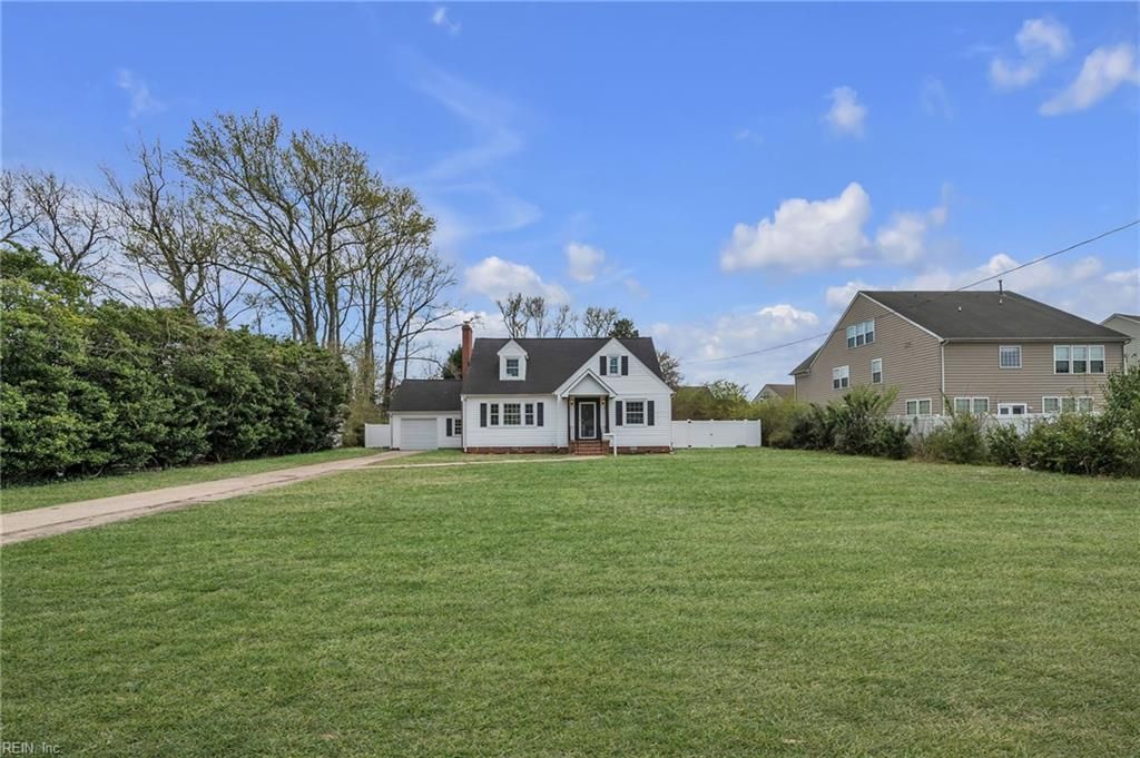 Photo of 1263 W Queen Street, Hampton, VA 23669 (MLS # 10627178)