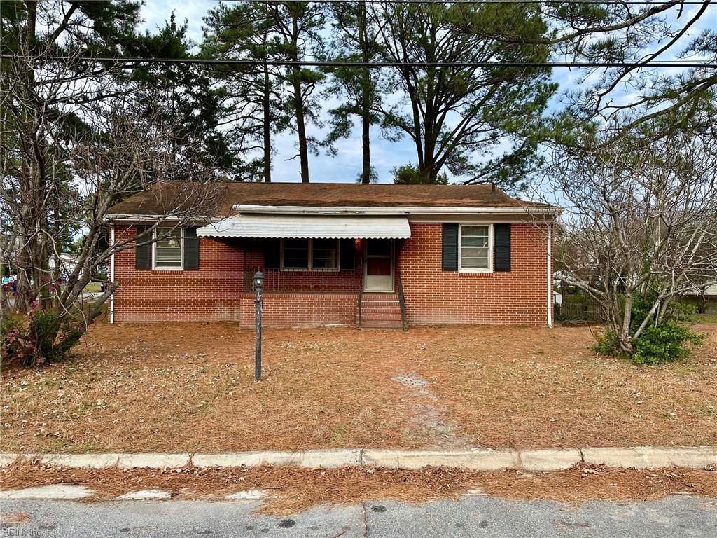 Photo of 708 Maryland Avenue, Suffolk, VA 23434 (MLS # 10613043)