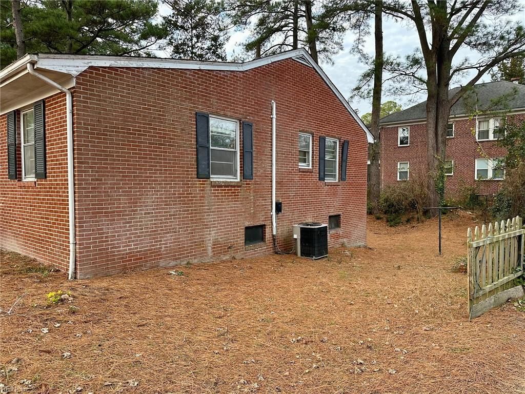 Photo of 708 Maryland Avenue, Suffolk, VA 23434 (MLS # 10613043)