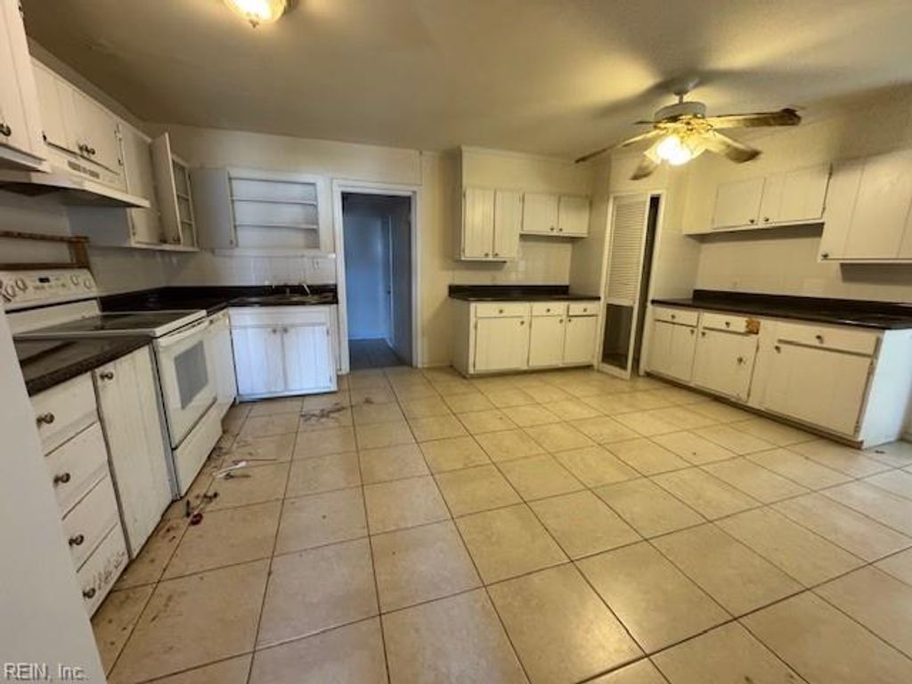 Photo of 2415 Chesapeake Circle, Chesapeake, VA 23324 (MLS # 10628243)