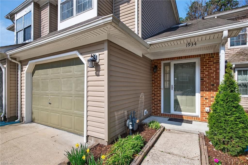 Photo of 1934 Cranborne Court, Virginia Beach, VA 23453 (MLS # 10625012)