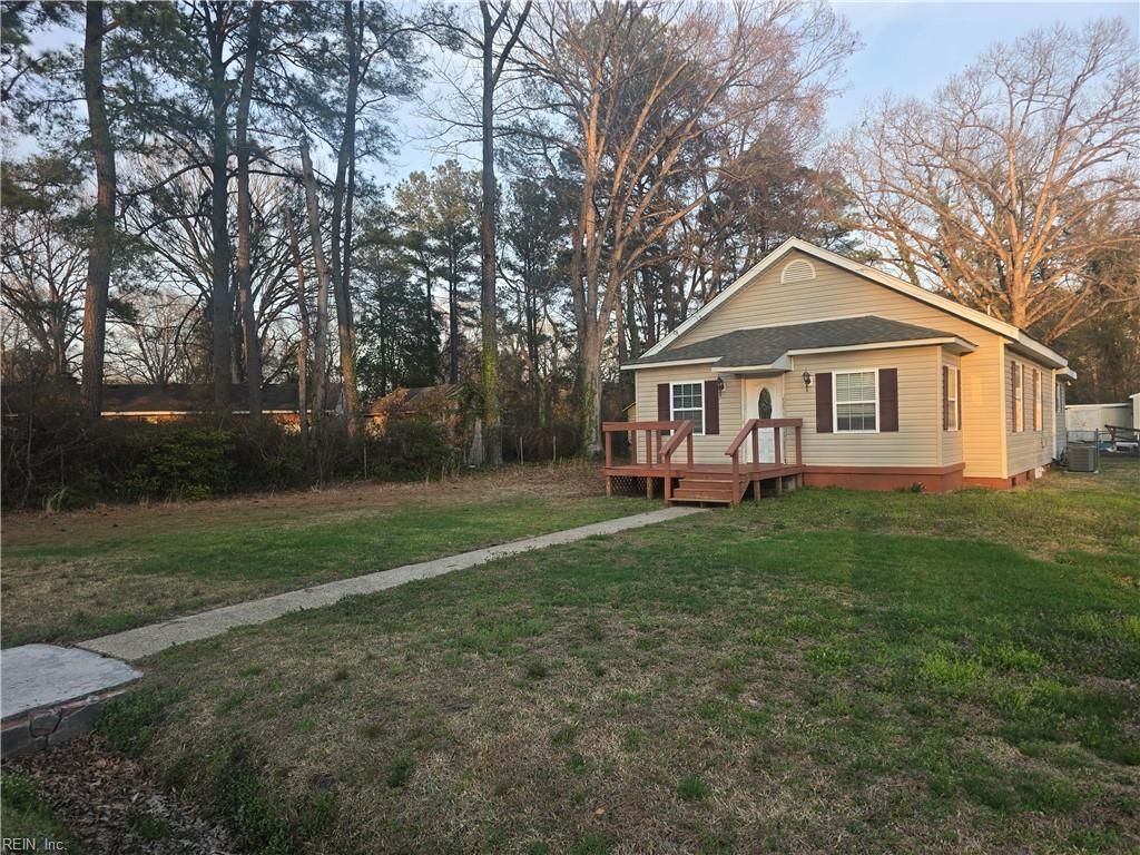 Photo of 1017 Geneva Avenue, Chesapeake, VA 23323 (MLS # 10625064)