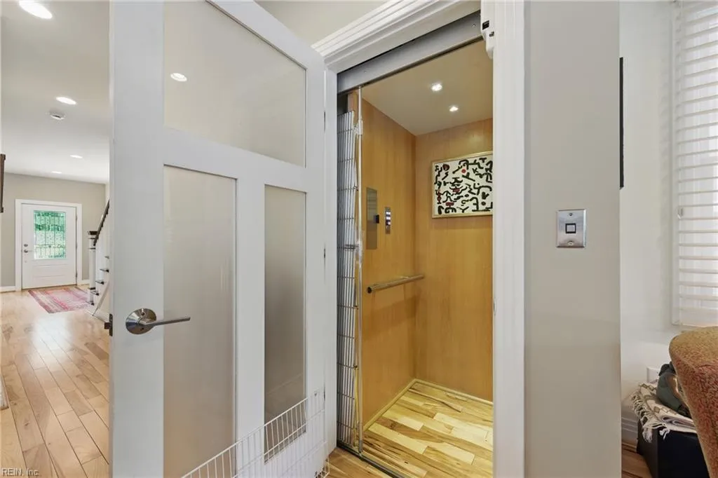 Norfolk, Virginia 23507, United States, 3 Bedrooms Bedrooms, ,4 BathroomsBathrooms,Residential,Active,132695