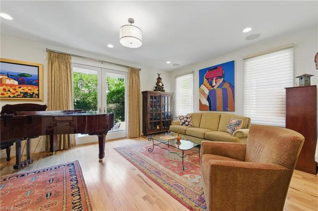 Norfolk, Virginia 23507, United States, 3 Bedrooms Bedrooms, ,4 BathroomsBathrooms,Residential,Active,132695