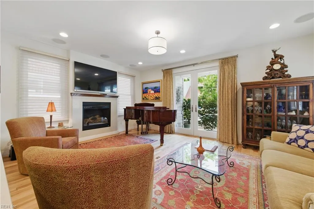 Norfolk, Virginia 23507, United States, 3 Bedrooms Bedrooms, ,4 BathroomsBathrooms,Residential,Active,132695