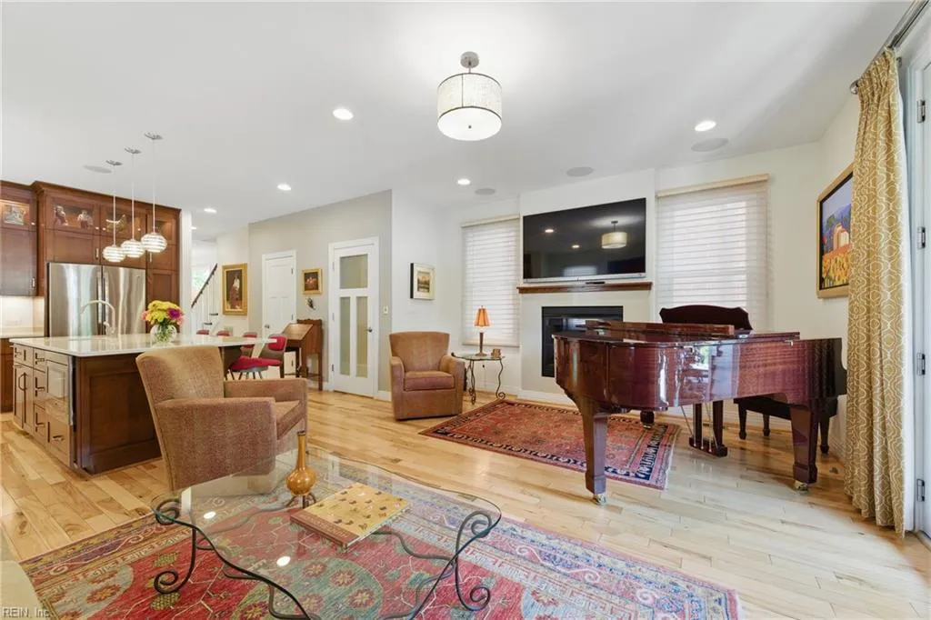 Norfolk, Virginia 23507, United States, 3 Bedrooms Bedrooms, ,4 BathroomsBathrooms,Residential,Active,132695