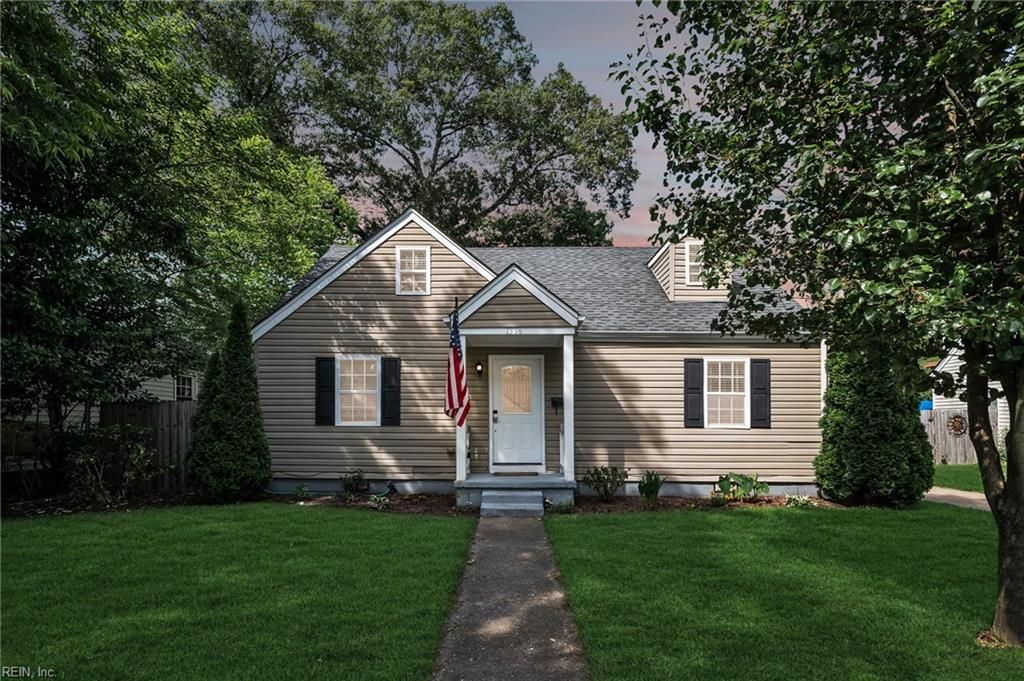 Photo of 1336 Maplewood Avenue, Norfolk, VA 23503 (MLS # 10615937)