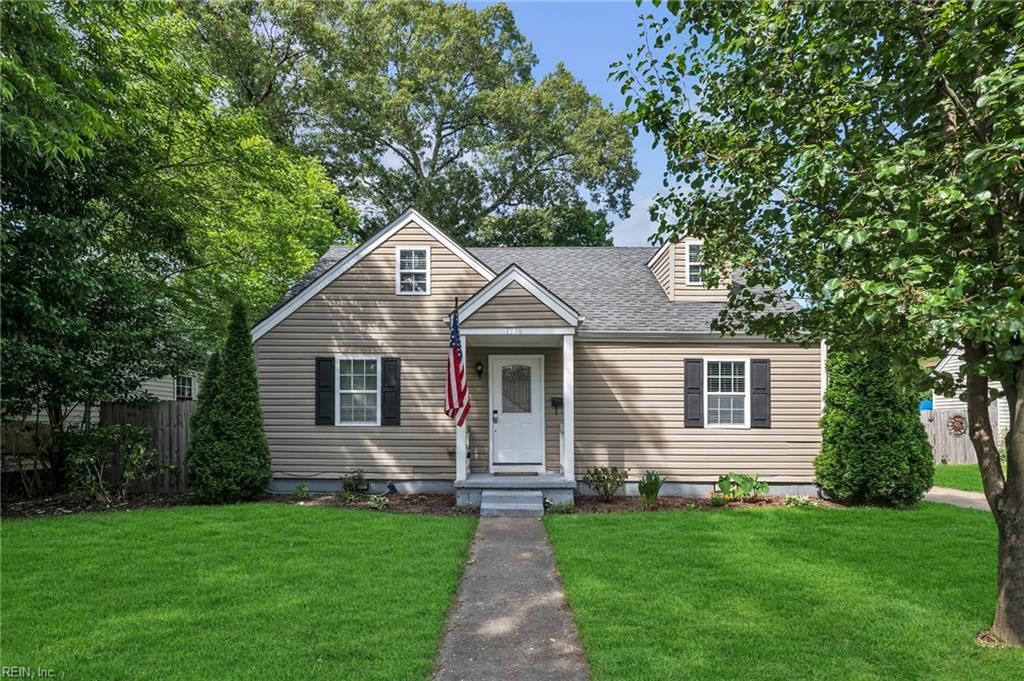 Photo of 1336 Maplewood Avenue, Norfolk, VA 23503 (MLS # 10615937)