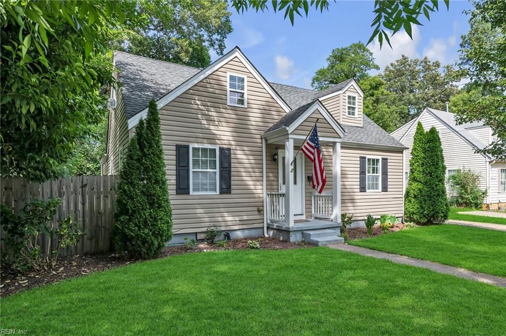 Photo of 1336 Maplewood Avenue, Norfolk, VA 23503 (MLS # 10615937)