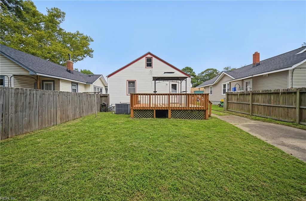 Photo of 1028 Livingston Ave Avenue, Chesapeake, VA 23324 (MLS # 10654423)