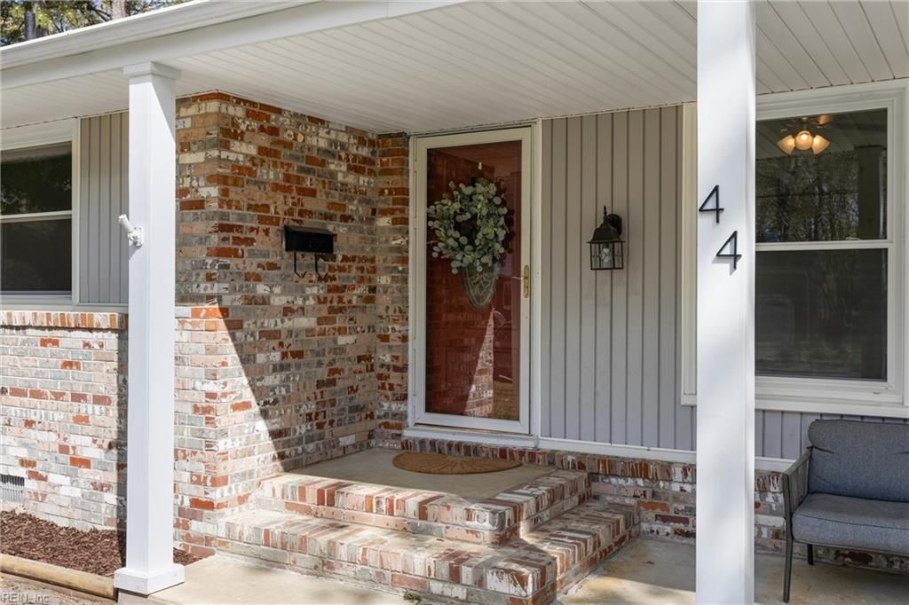 Photo of 44 Gainsborough Place, Newport News, VA 23608 (MLS # 10627841)