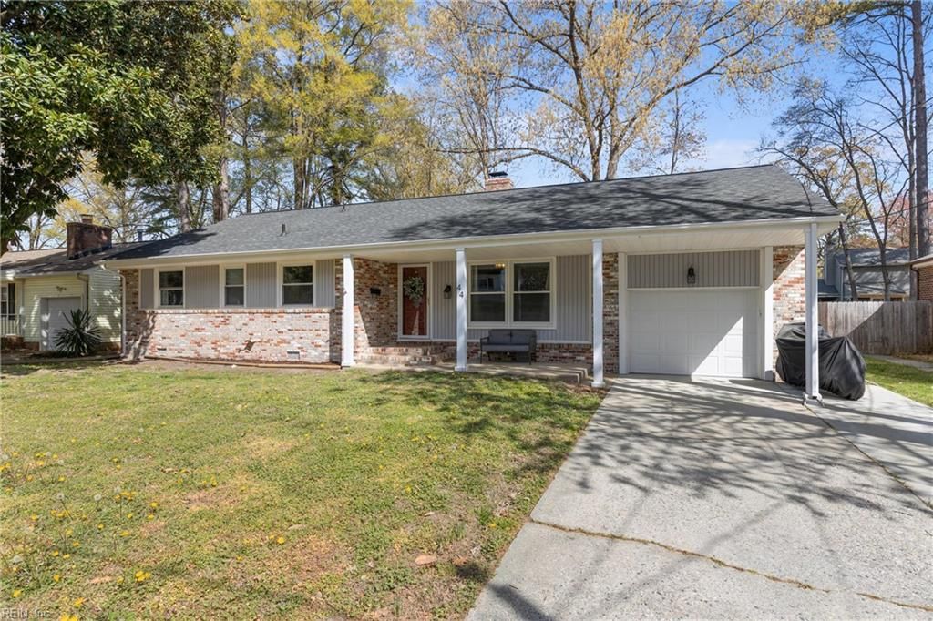 Photo of 44 Gainsborough Place, Newport News, VA 23608 (MLS # 10627841)