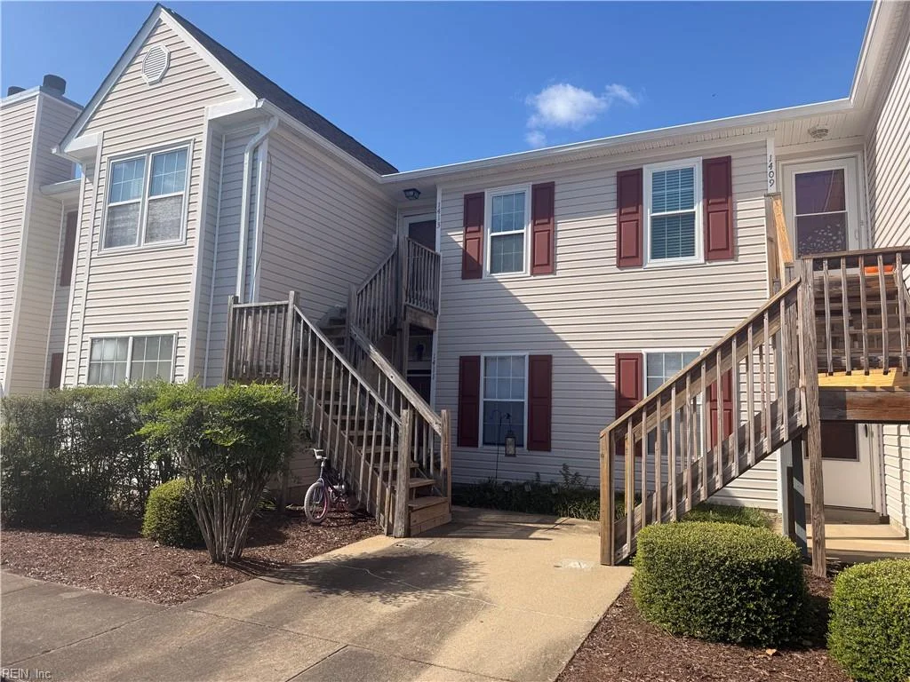 1411 Deerpond Lane