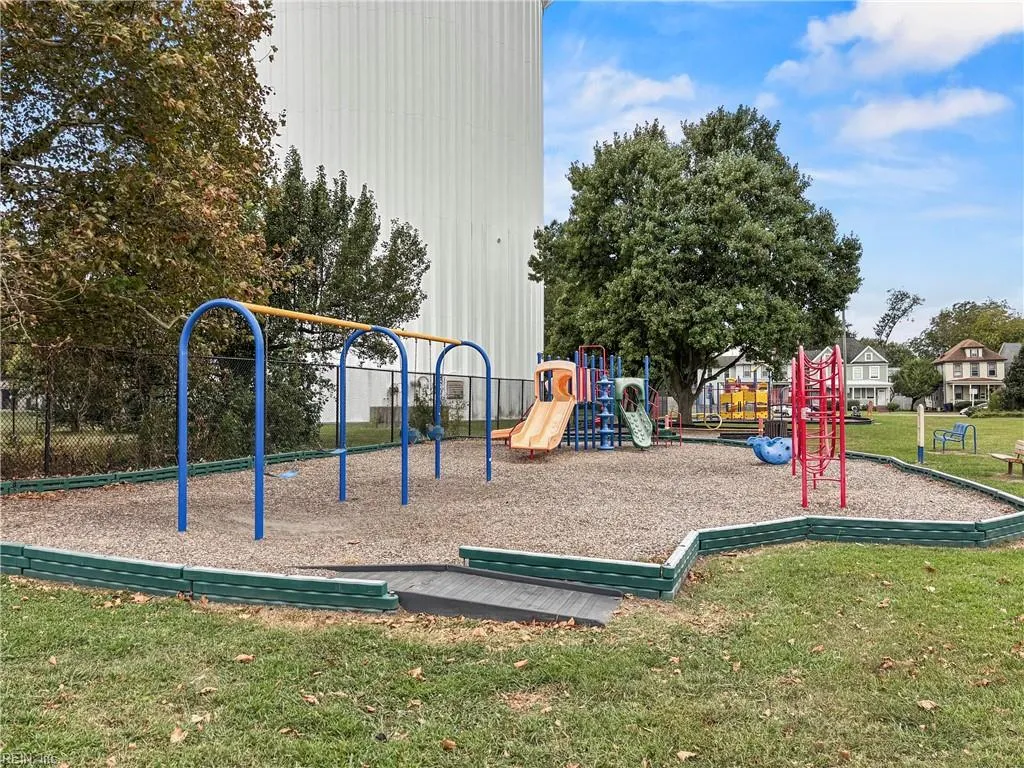 Portsmouth, Virginia 23707, United States, 3 Bedrooms Bedrooms, ,1 BathroomBathrooms,Residential,Pending,209124