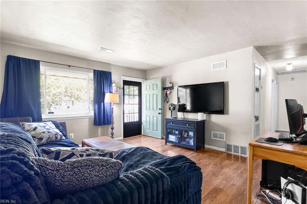 Photo of 1140 Clarence St ST, Norfolk, VA 23502 (MLS # 10646955)