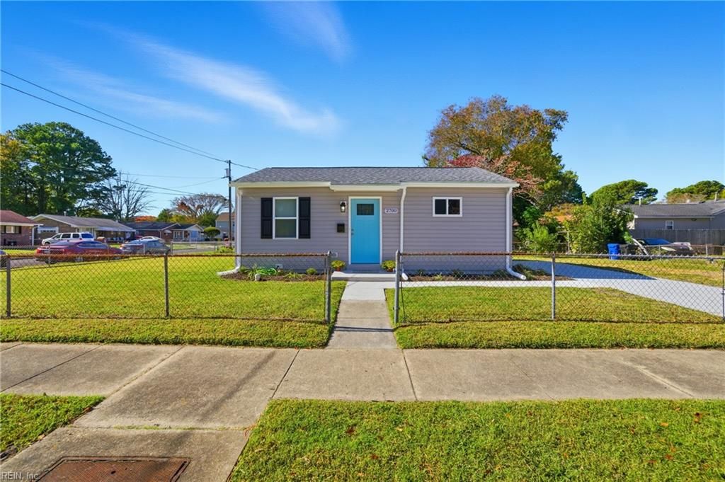 Photo of 2700 Ash Street, Portsmouth, VA 23707 (MLS # 10623290)