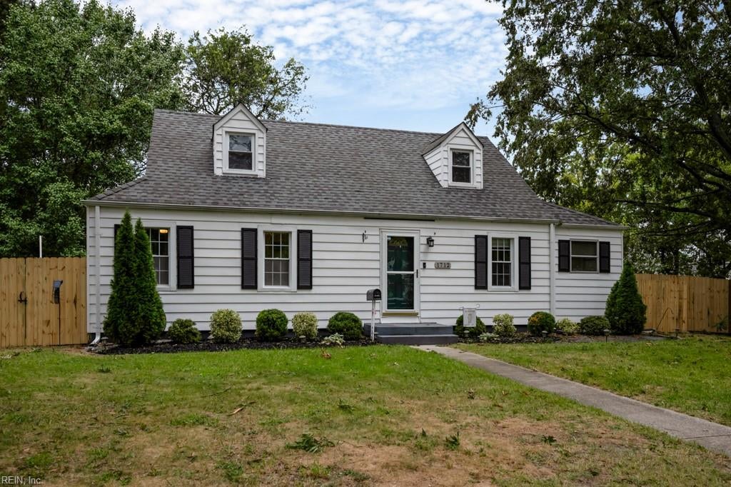 Photo of 1712 Tarrall Avenue, Norfolk, VA 23509 (MLS # 10655372)