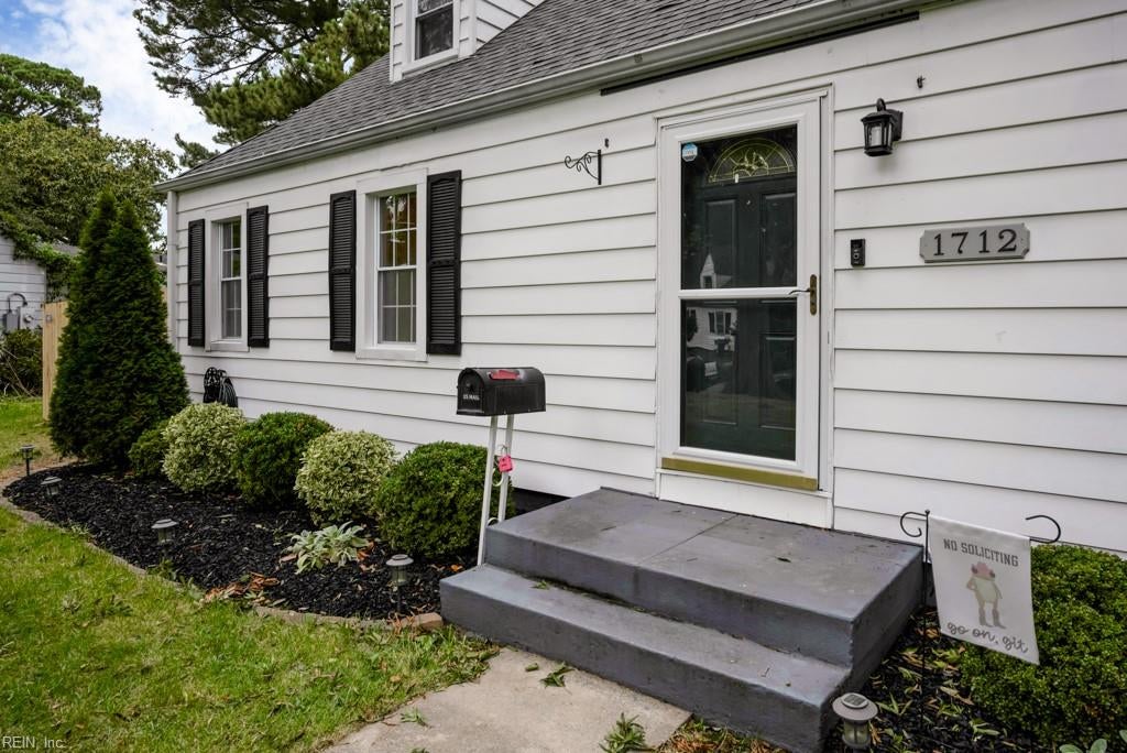 Photo of 1712 Tarrall Avenue, Norfolk, VA 23509 (MLS # 10655372)