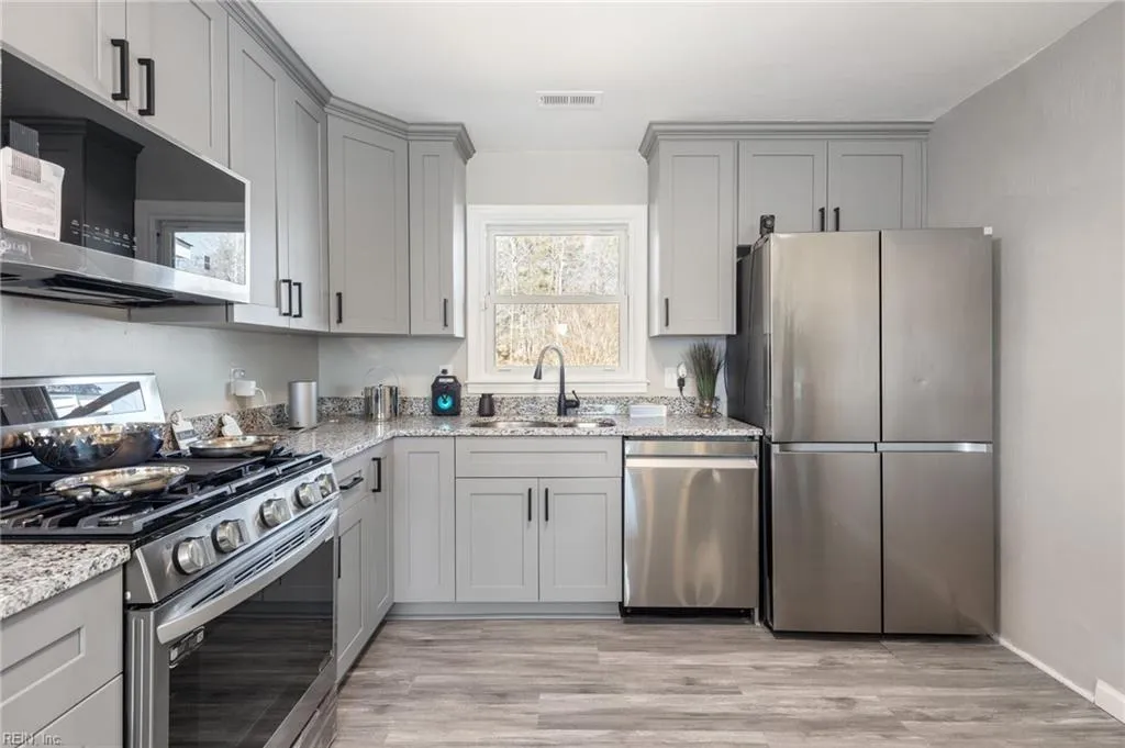 Portsmouth, Virginia 23701, United States, 4 Bedrooms Bedrooms, ,3 BathroomsBathrooms,Residential,Active,25811