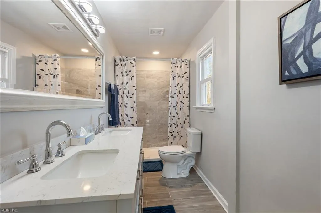 Portsmouth, Virginia 23701, United States, 4 Bedrooms Bedrooms, ,3 BathroomsBathrooms,Residential,Active,25811