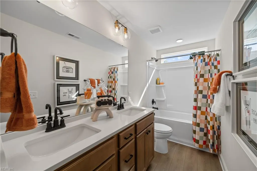 Windsor, Virginia 23487, United States, 4 Bedrooms Bedrooms, ,3 BathroomsBathrooms,Residential,Active,243030