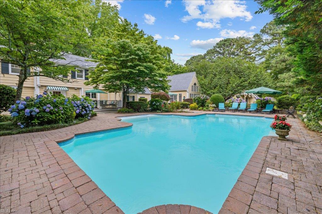 537 Cavalier DR