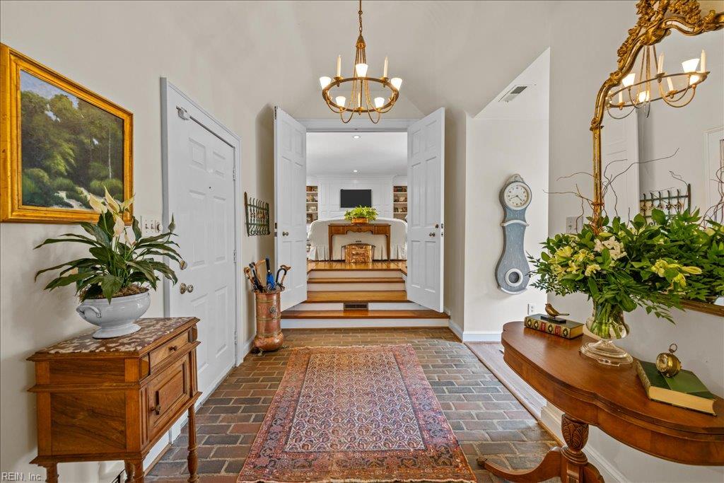 537 Cavalier DR