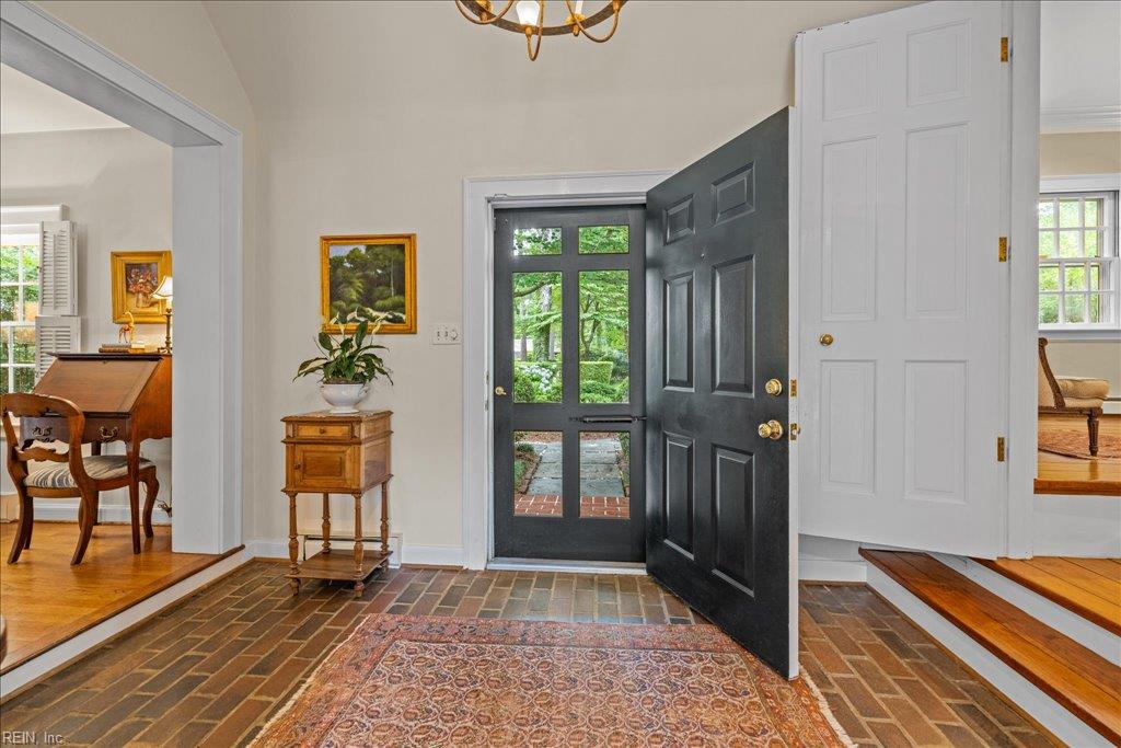537 Cavalier DR