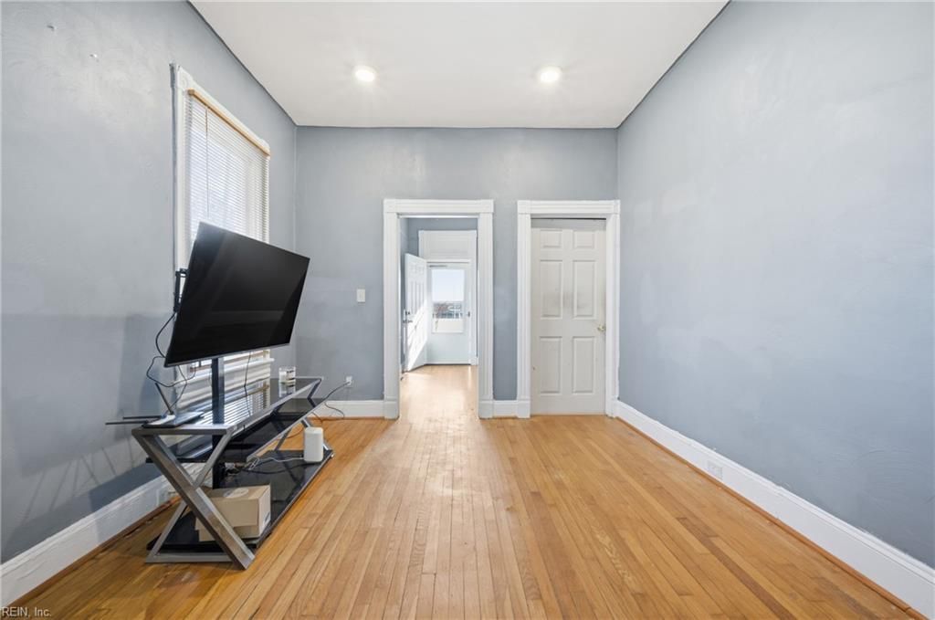 Photo of 1406 Crawford Parkway, Portsmouth, VA 23704 (MLS # 10618383)