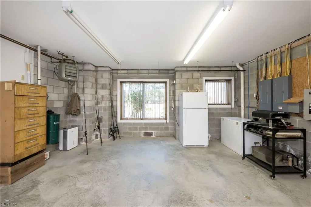 Accomac, Virginia 23301, United States, 4 Bedrooms Bedrooms, ,3 BathroomsBathrooms,Residential,Active,96039